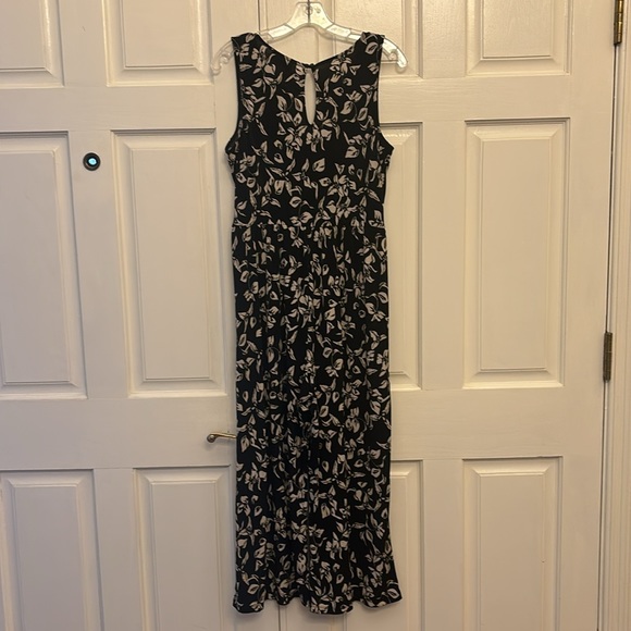 Women’s Sleeveless Jumpsuit, Size Large. Black, With Cream Floral Design. - Picture 5 of 7